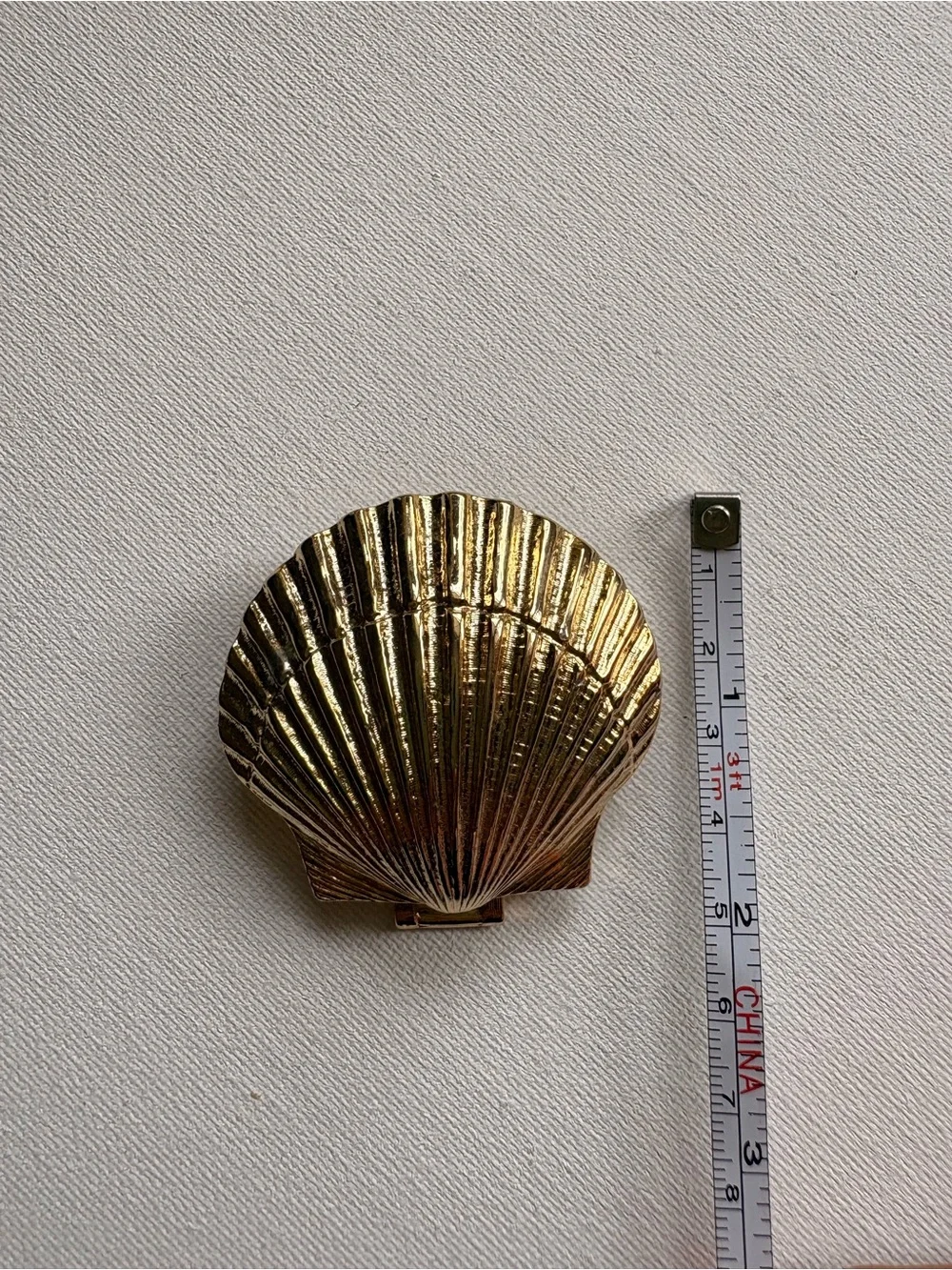 Vintage Gold Shell-Shaped Belt Buckle